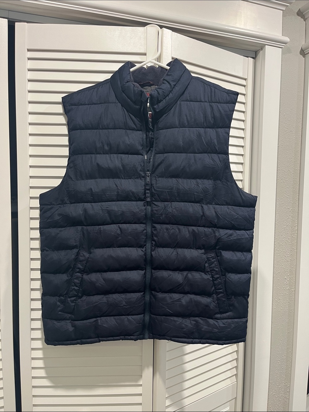Old Navy Dark Navy Quilted Puffer Vest - Men's Sleeveless Layer